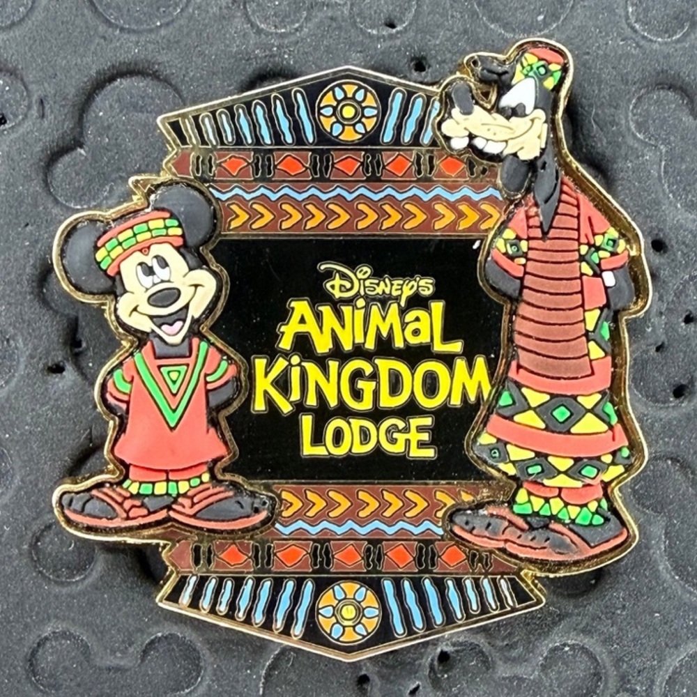 Disney parks Animal Kingdom Lodge Mickey & Goofy as king w/ logo trading pin